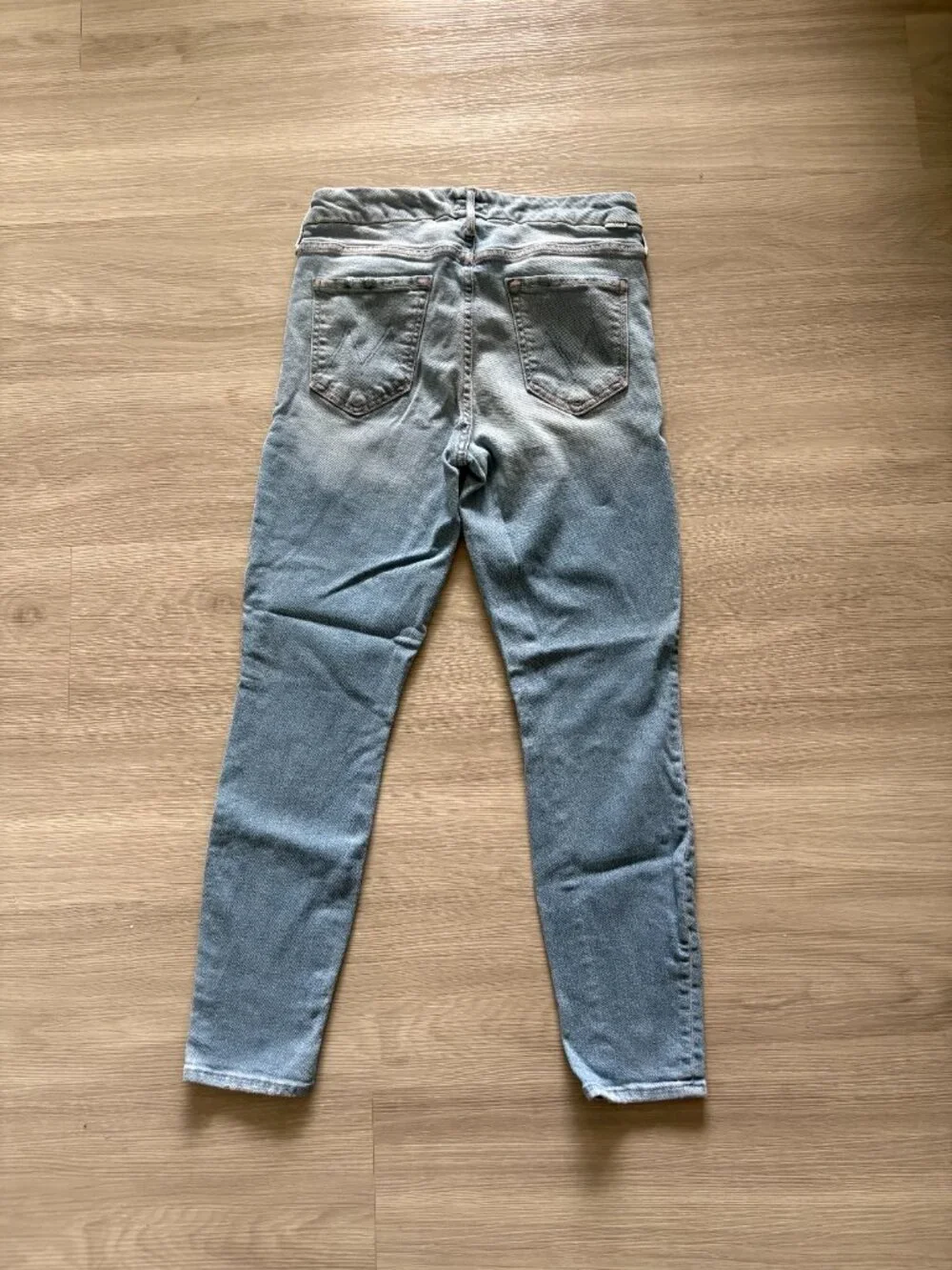 FLAT RATE $45!!   The Looker Crop Jean Size: 29
